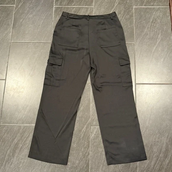 DKNY Woman’s Black Cargo Pants - Picture 11 of 15